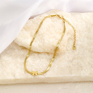 Enkelband plat vlinder goud