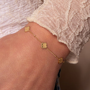 Klavertjes armband goud