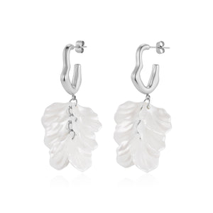 Oorbellen flora wave zilver/wit