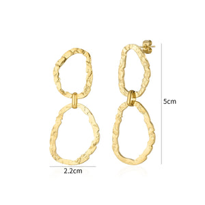 Oorstekers gevormde ringen goud