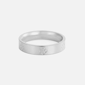 Ring gegraveerde klavers zilver