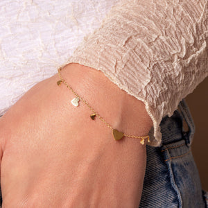 Meerdere hartjes armband goud